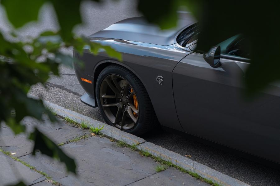 Детали экстерьера Dodge Challenger SRT Hellcat (LC) 2018 года  (фото 19 из 25)